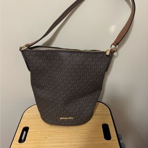 Michael Kors Brooke Medium Bucket Bag